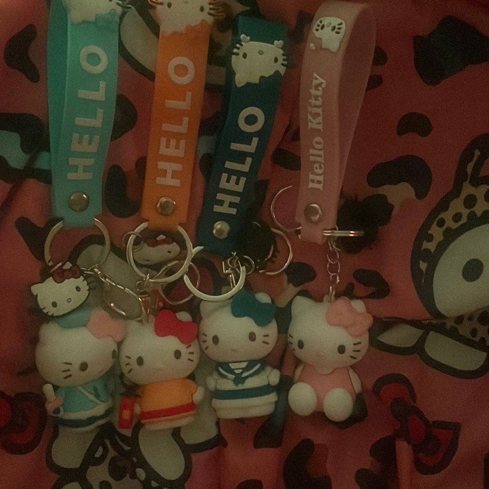 4 hello kitty keychain bundle!